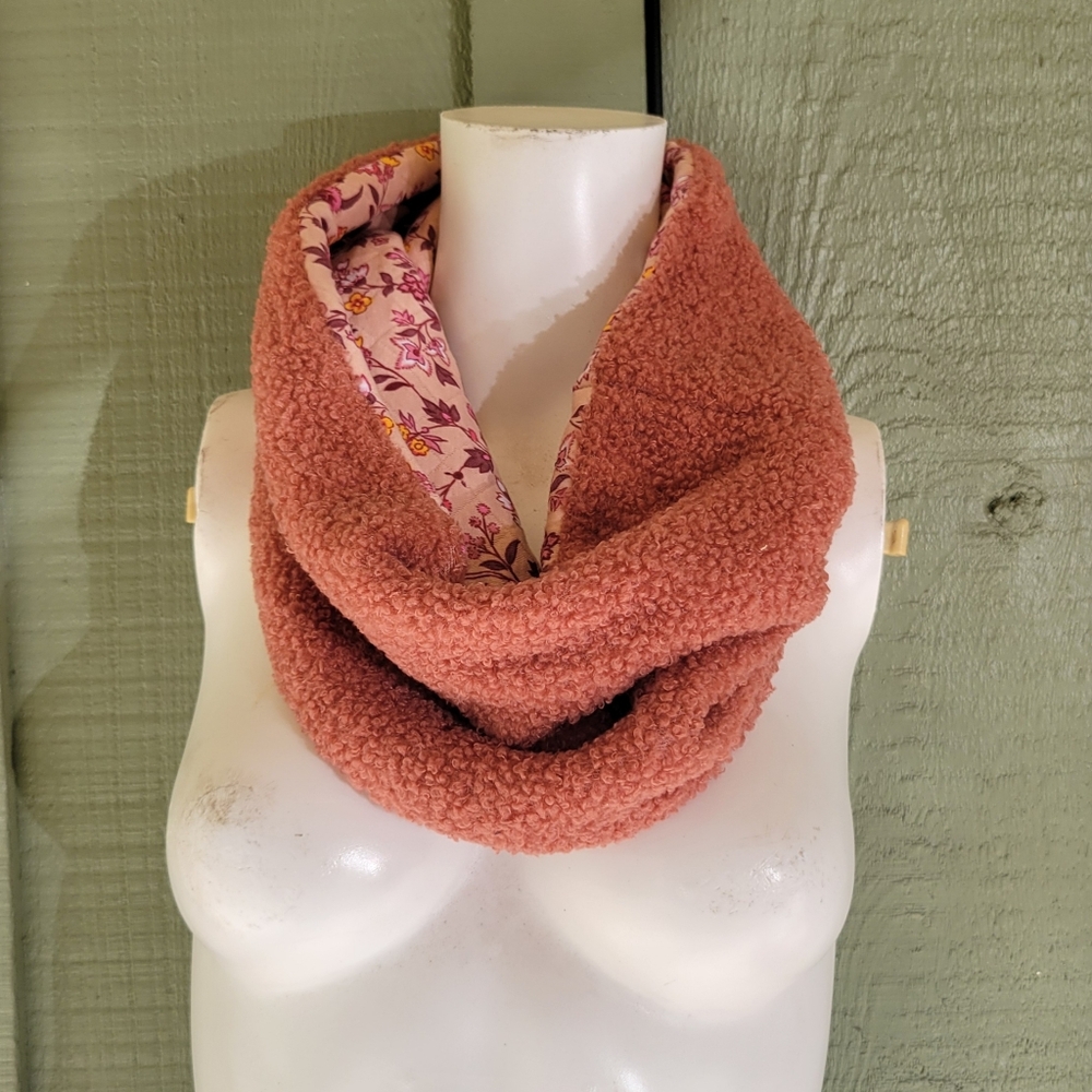 NWT VERA BRADLEY Teddy Fleece Neck Warmer Loop Scarf in Blush Fig